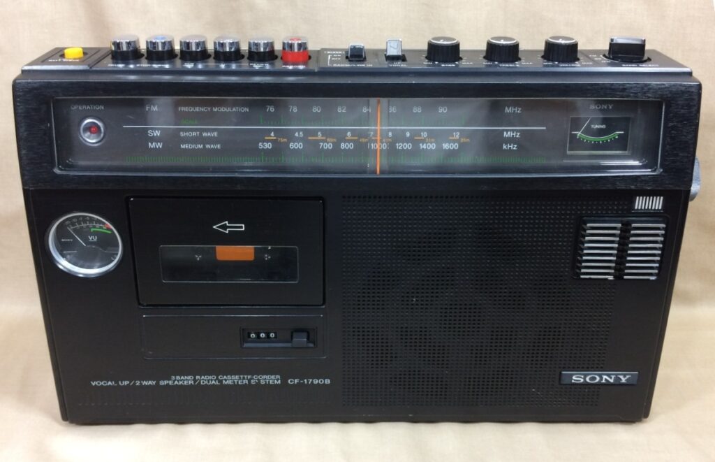 ソニー CF-1790 – スタジオシリーズの影に隠れたモノラルラジカセの名