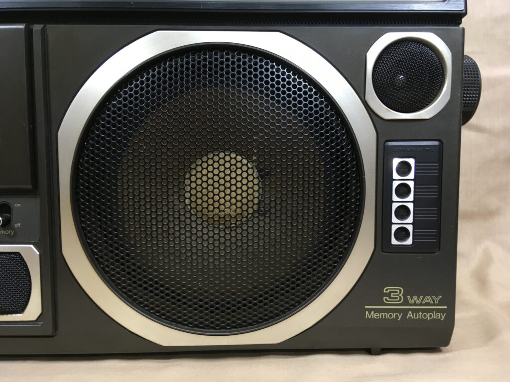 ナショナル RQ-568 – 3ウェイスピーカーで音質を極めたモノラル