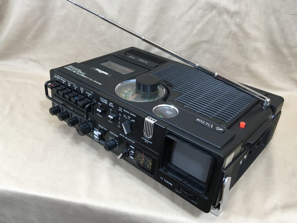 ソニー FX-300 – ユニークな直方体フォルムのテレビ一体型ラジカセ