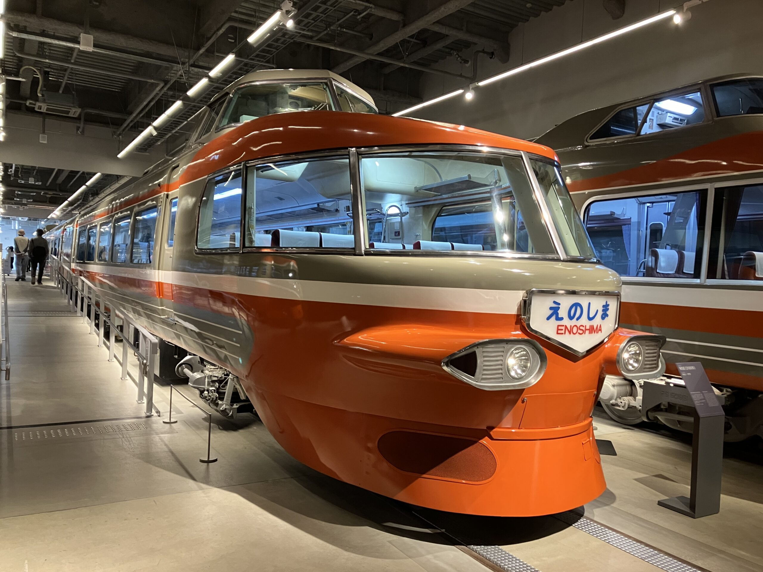 小田急 ロマンスカー – 憧れの展望席で知られるスーパーエクスプレス