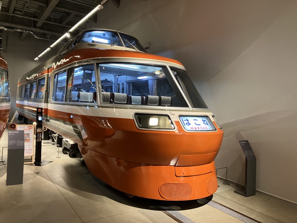 小田急 ロマンスカー – 憧れの展望席で知られるスーパーエクスプレス