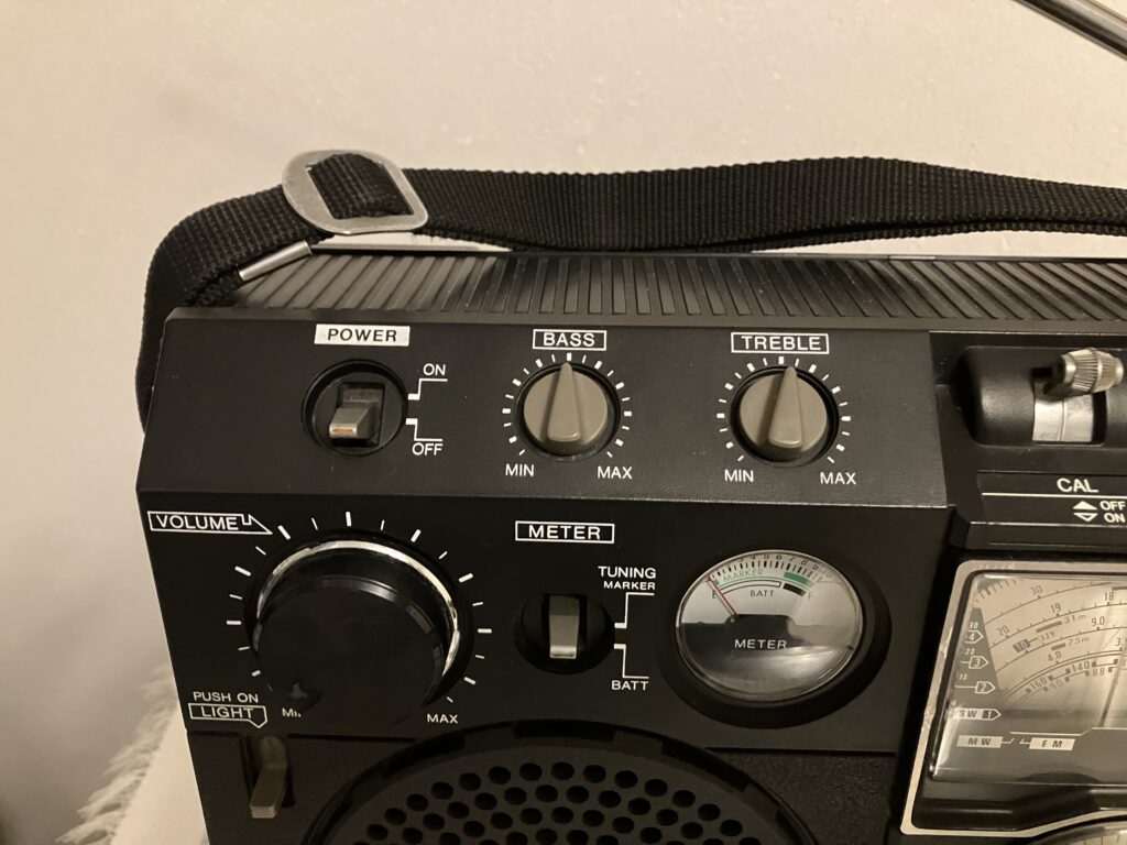 ビクター FR-6600 – 登場が遅すぎたアナログ式周波数直読BCLラジオ