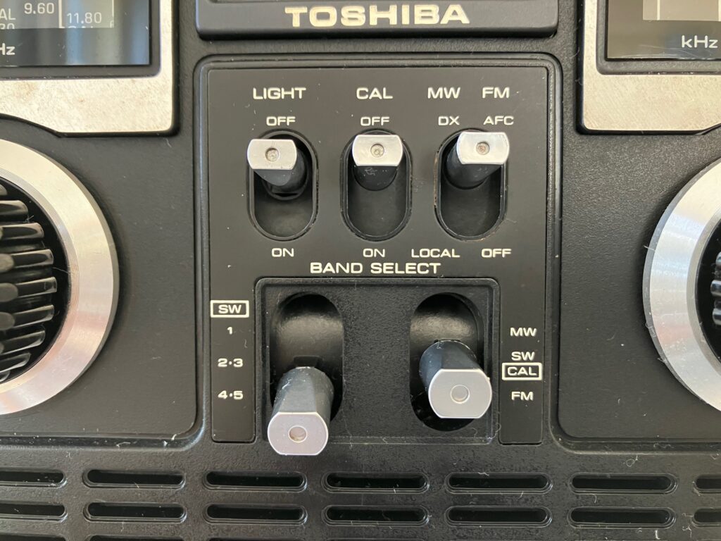 東芝 RP-775F – いち早く周波数直読を実現したBCLラジオ | 【昭和