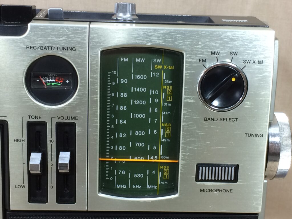 ソニー CF-1760 – メタルフェースがまぶしいラジカセ界の鉄仮面