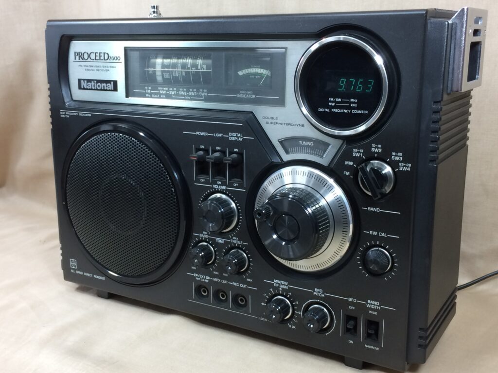 ナショナル RF-2600 – BCLファンの夢をかなえたデジタルカウンター搭載