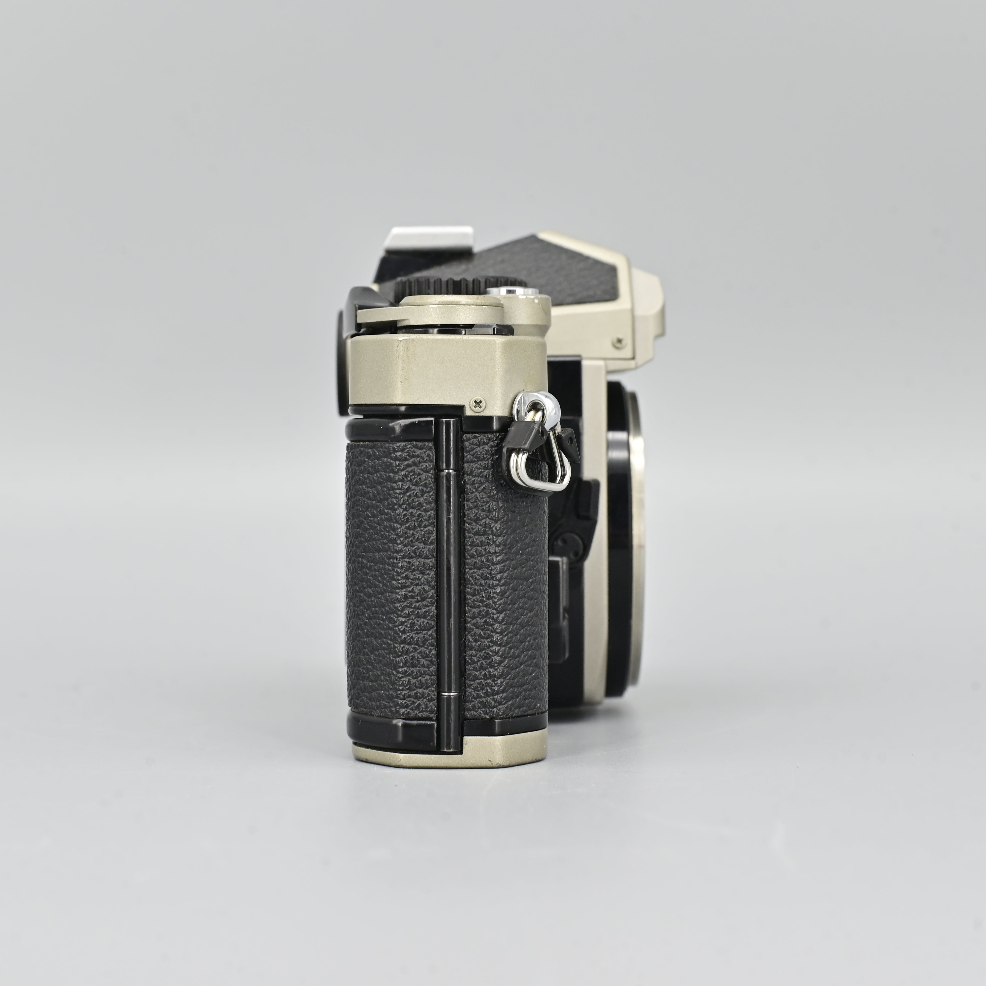 Nikon FM2/T Titanium Body Only. – SHOWA