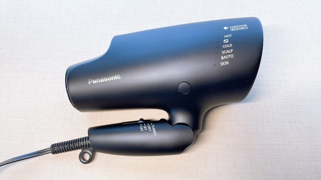 パナソニックのナノケアドライヤーの新旧最上位モデル「EH-NA0J」と