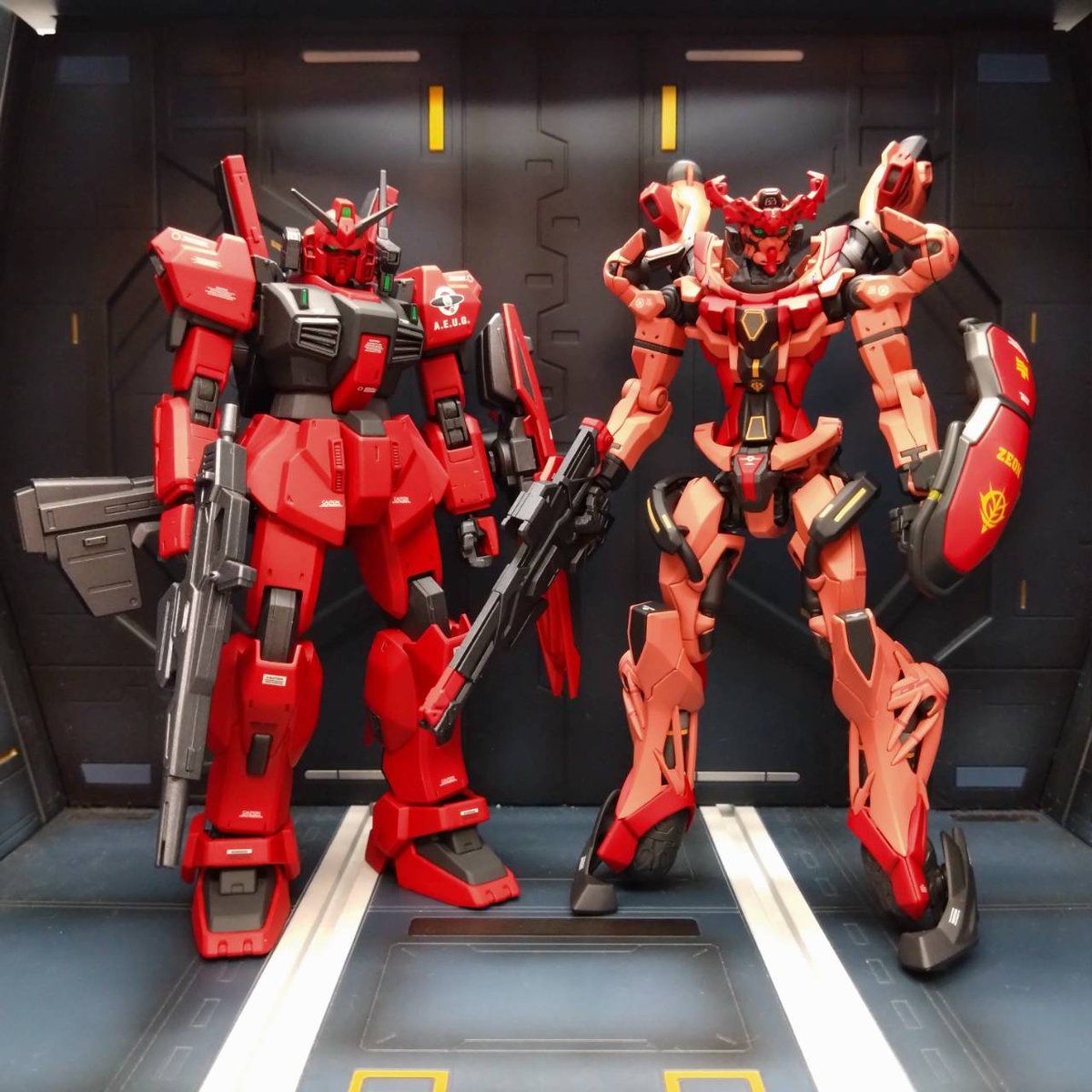 HG ジークアクス版 シャア搭乗機3体セット【ザク＆赤白ガンダム】 HG