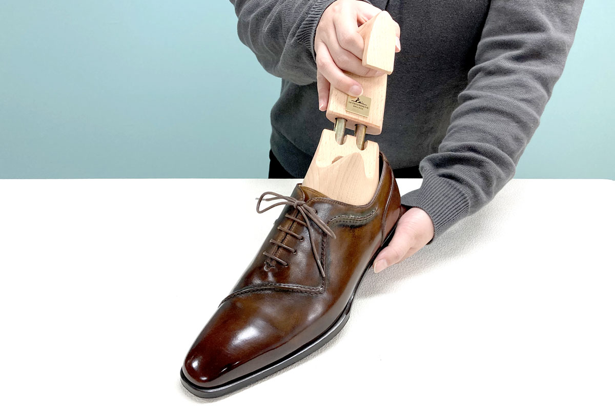 シューキーパーとは？シューツリーとの違いと必要性、使い分け方を徹底