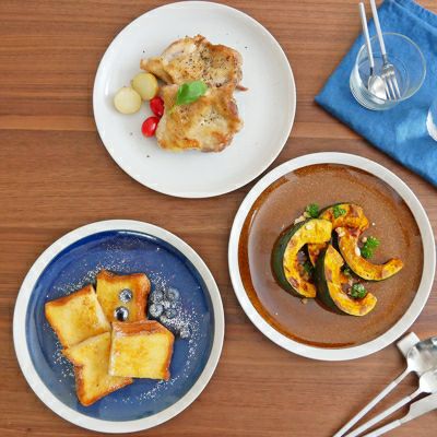 名画がダイナミックな印象を与える大皿