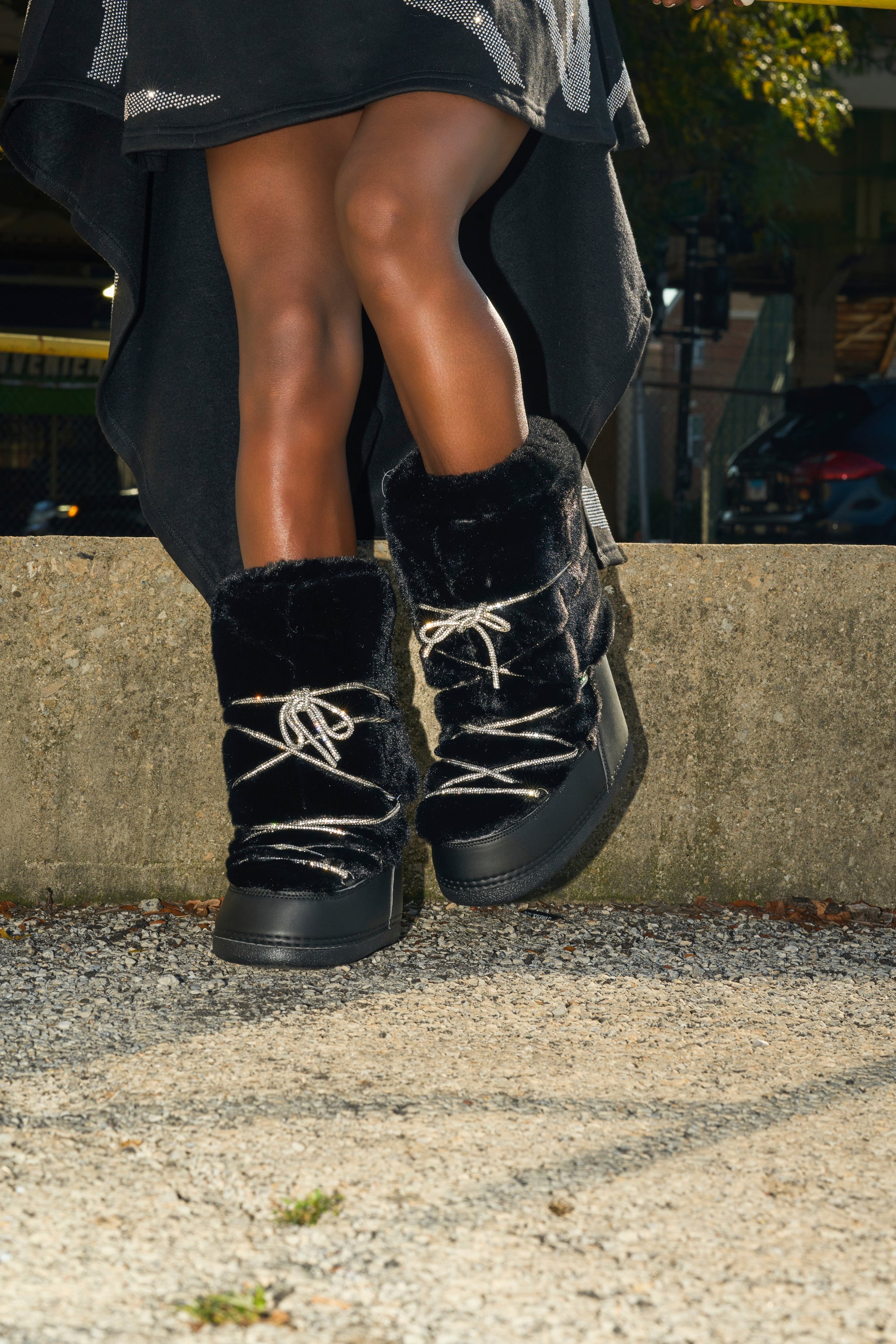 AZALEA WANG KARMELA BLACK FUR MOON BOOT – AKIRA