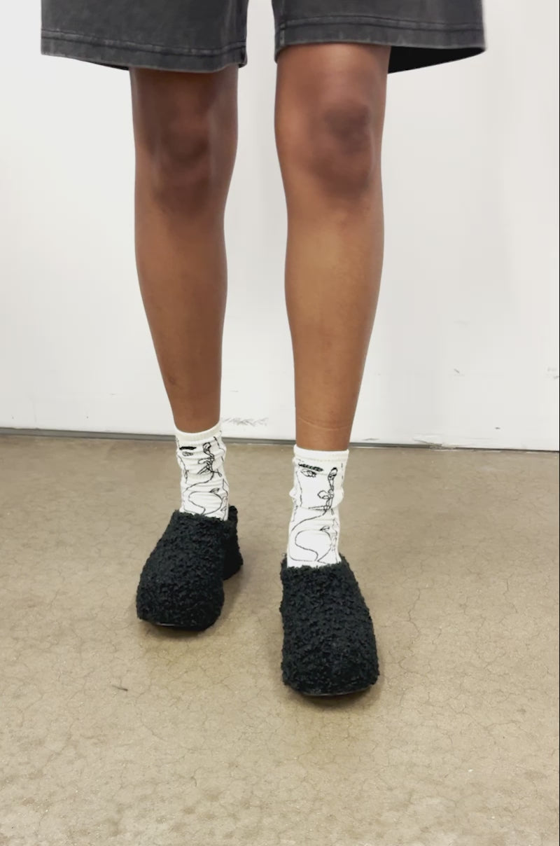 AZALEA WANG MORTICIA BLACK SHERPA CLOG – AKIRA