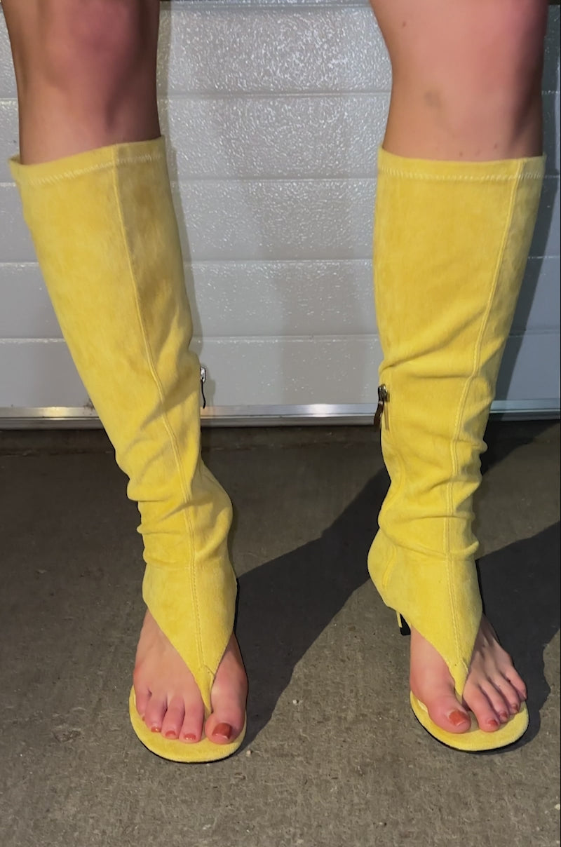 AZALEA WANG CECILE MUSTARD SANDAL STILETTO – AKIRA