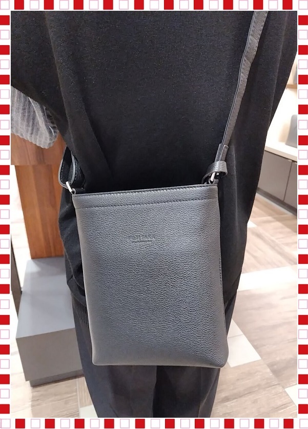 FUJITAKA (フジタカ) ― シュリンクエコレザー使用のスモールショルダー