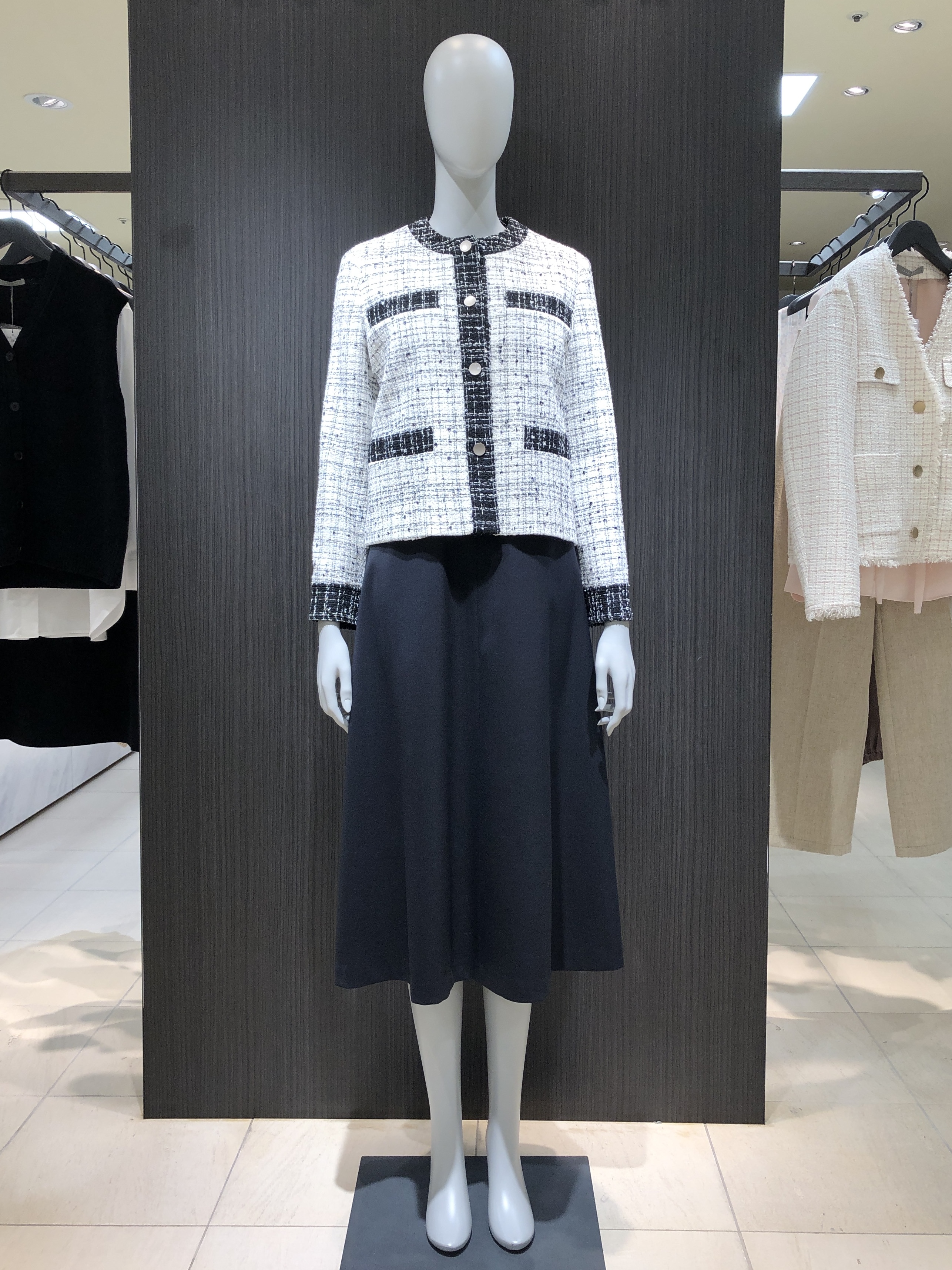 おすすめ！スーツスタイル④】色で印象が変わるツイードジャケット