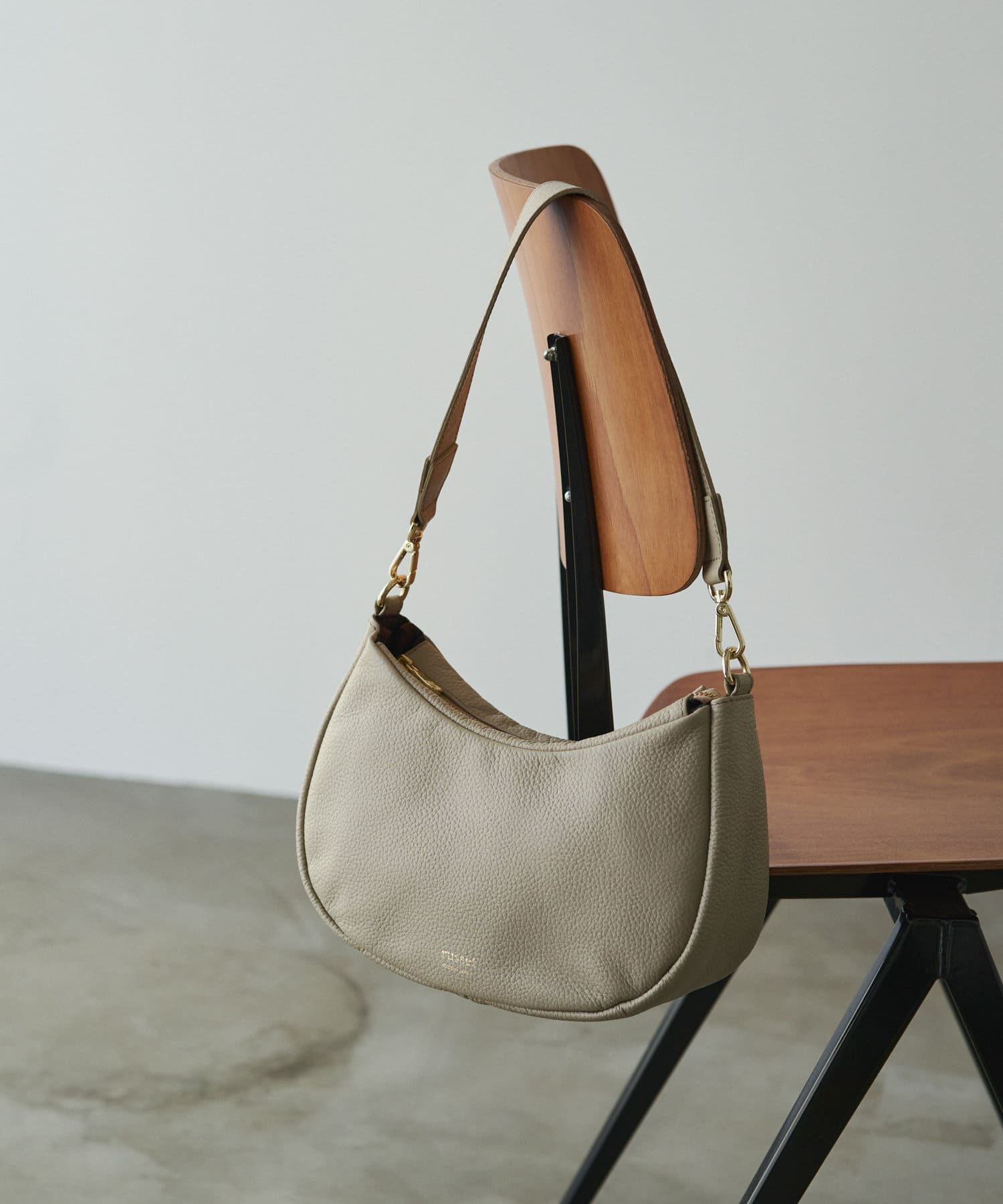 人気】ハーフムーンレザーバッグ | russet | 松坂屋名古屋店公式 SHOP BLOG