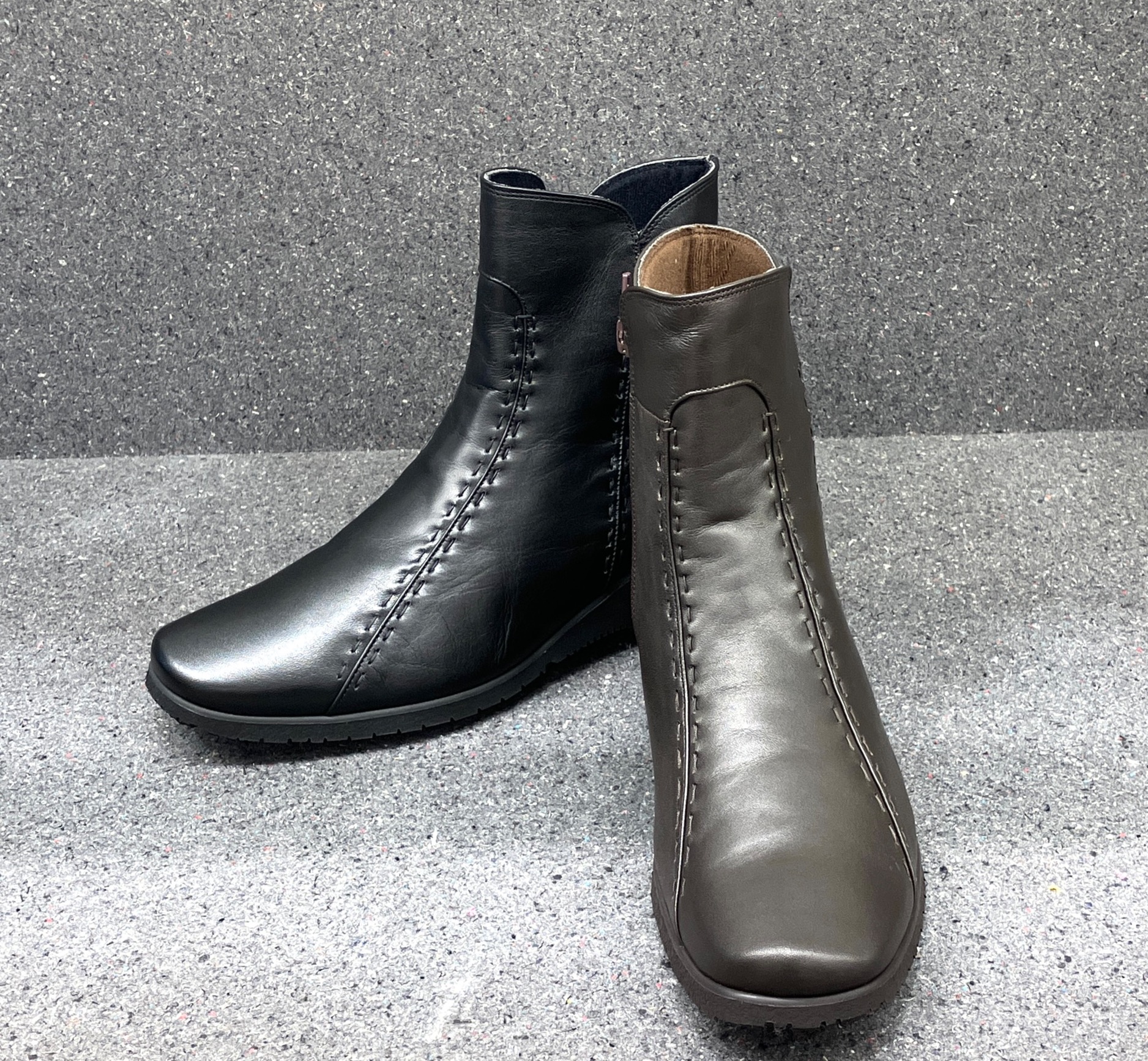 アシックスウォーキング＞ ✨✨ PEDALAからクッション性のよさが特長の