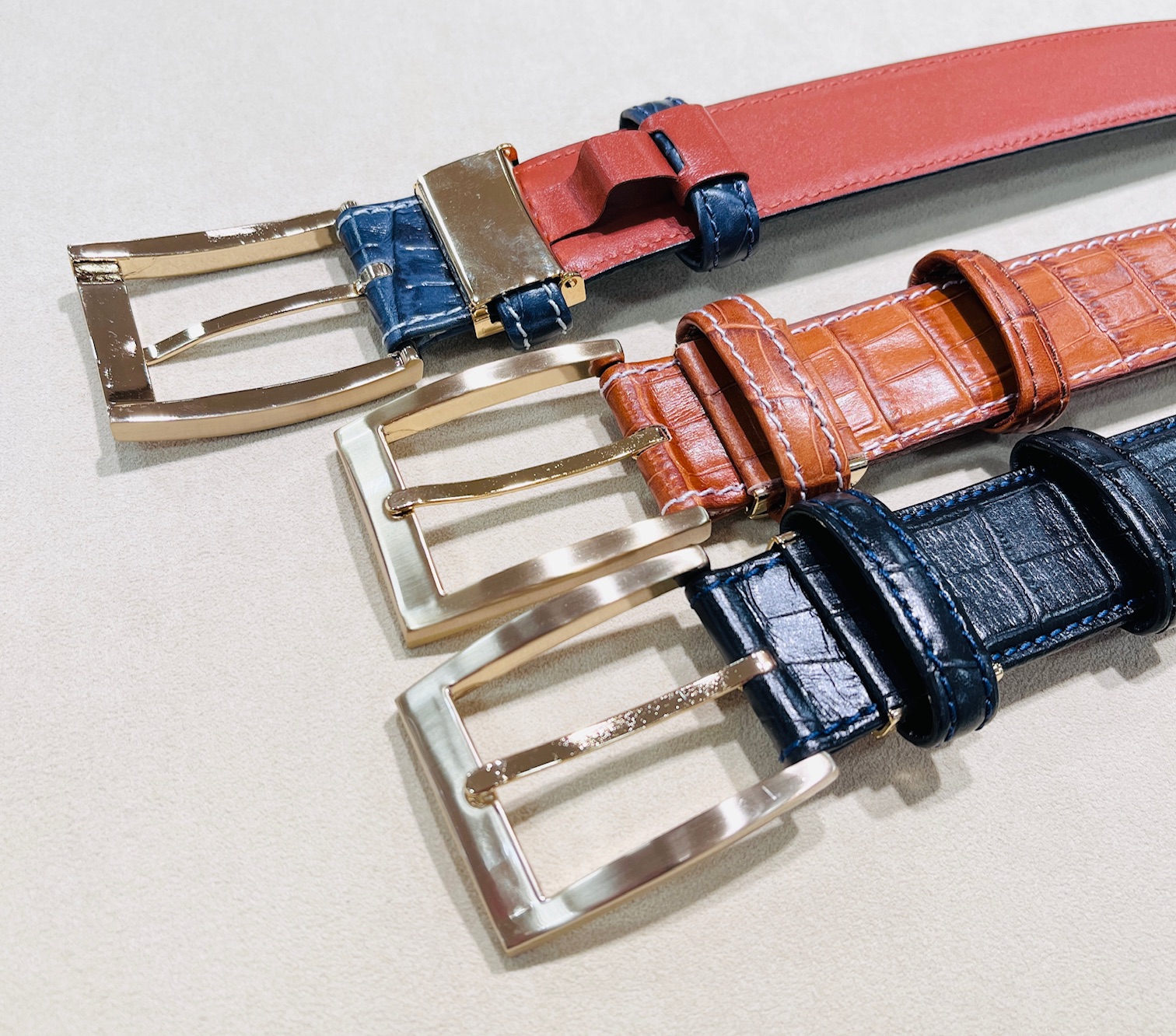 クロコダイル型押しの牛革ベルト | 紳士服・紳士雑貨 TOPICS | 松坂屋