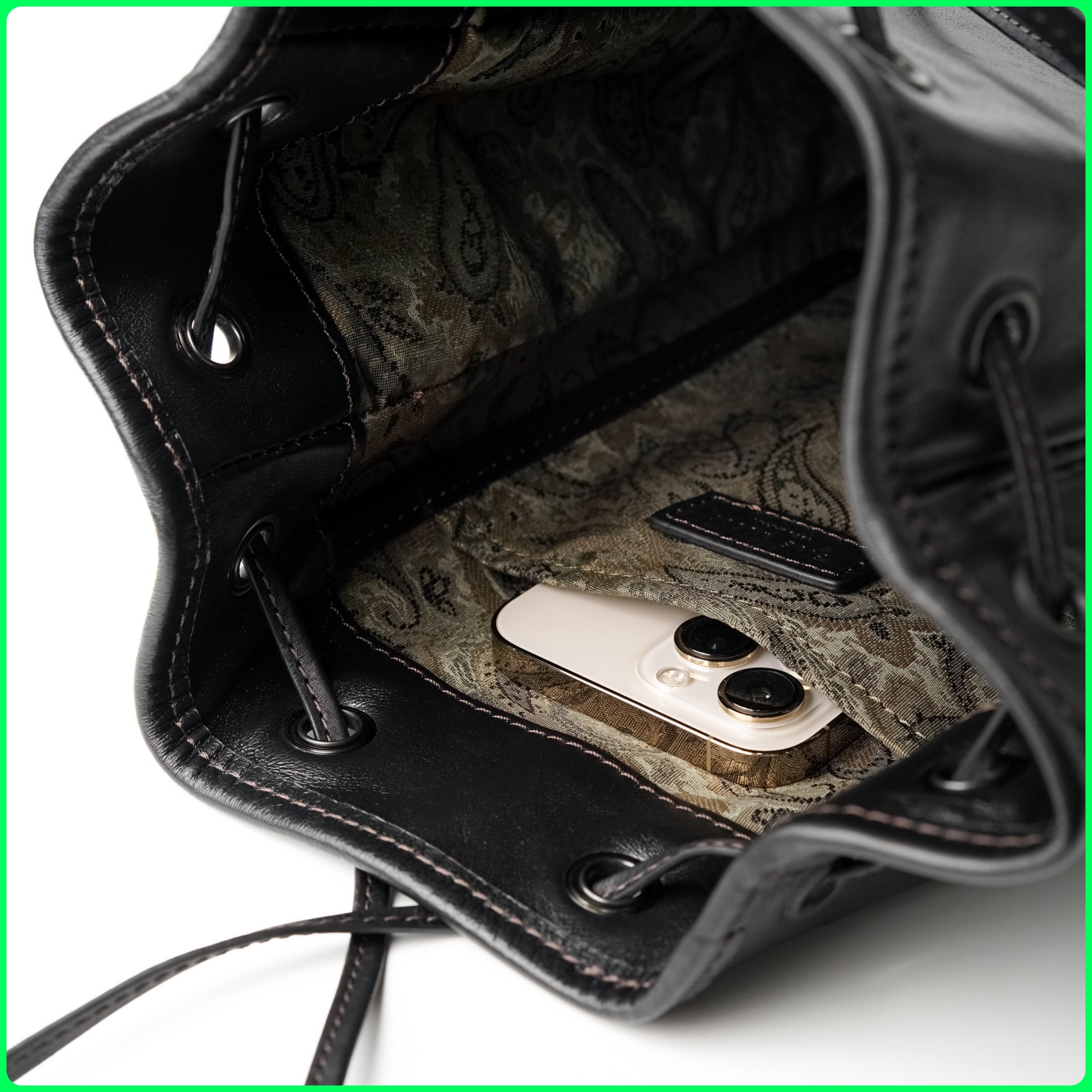 お出掛けに、ちょうどいいサイズのレザー巾着 - | ファイブウッズ