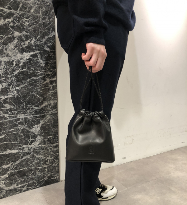 クラス感漂うラムレザー巾着 | ガンゾ | 大丸神戸店公式 SHOP BLOG