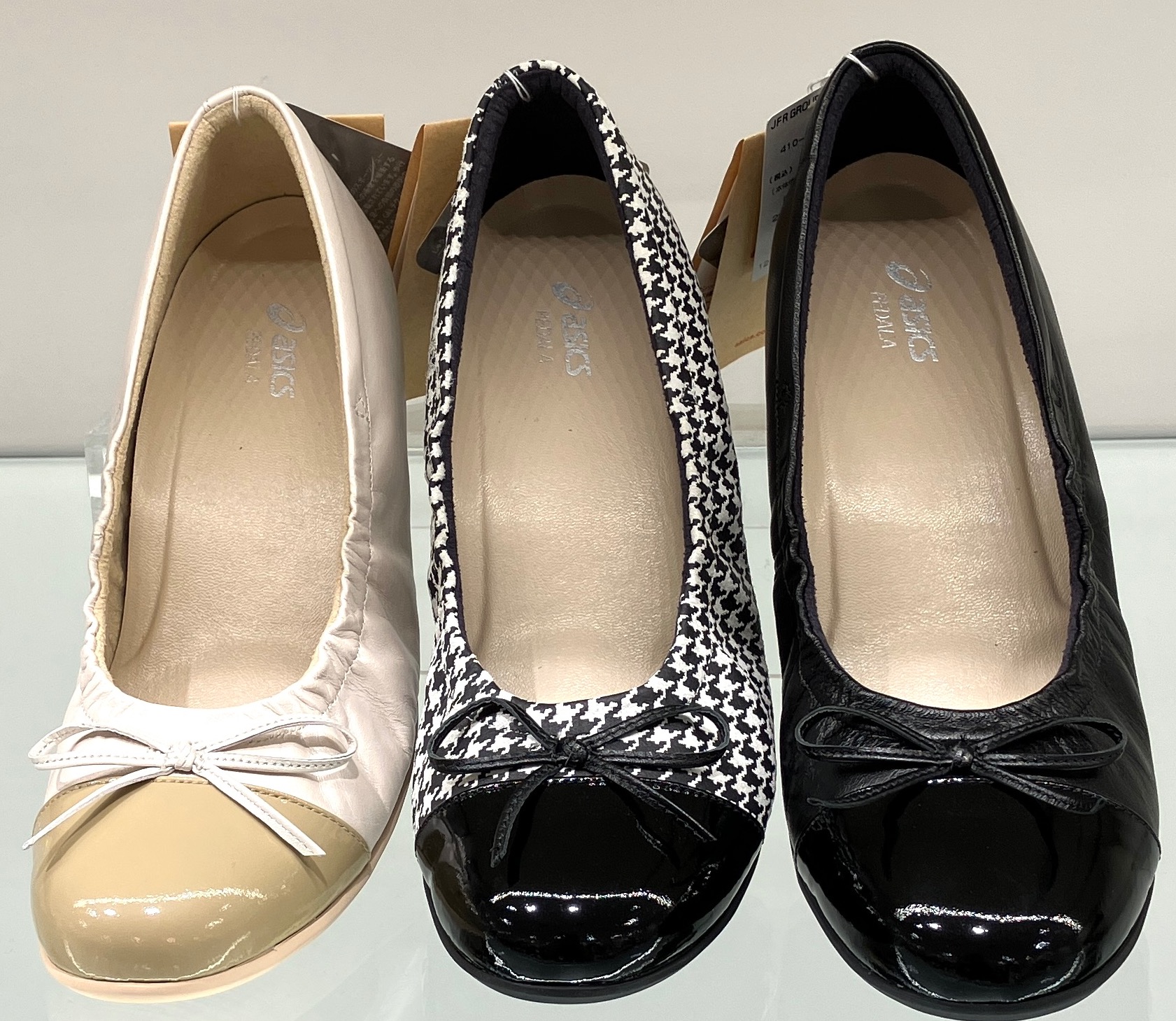 アシックスウォーキング＞✨✨ ペダラシリーズのローヒールパンプス