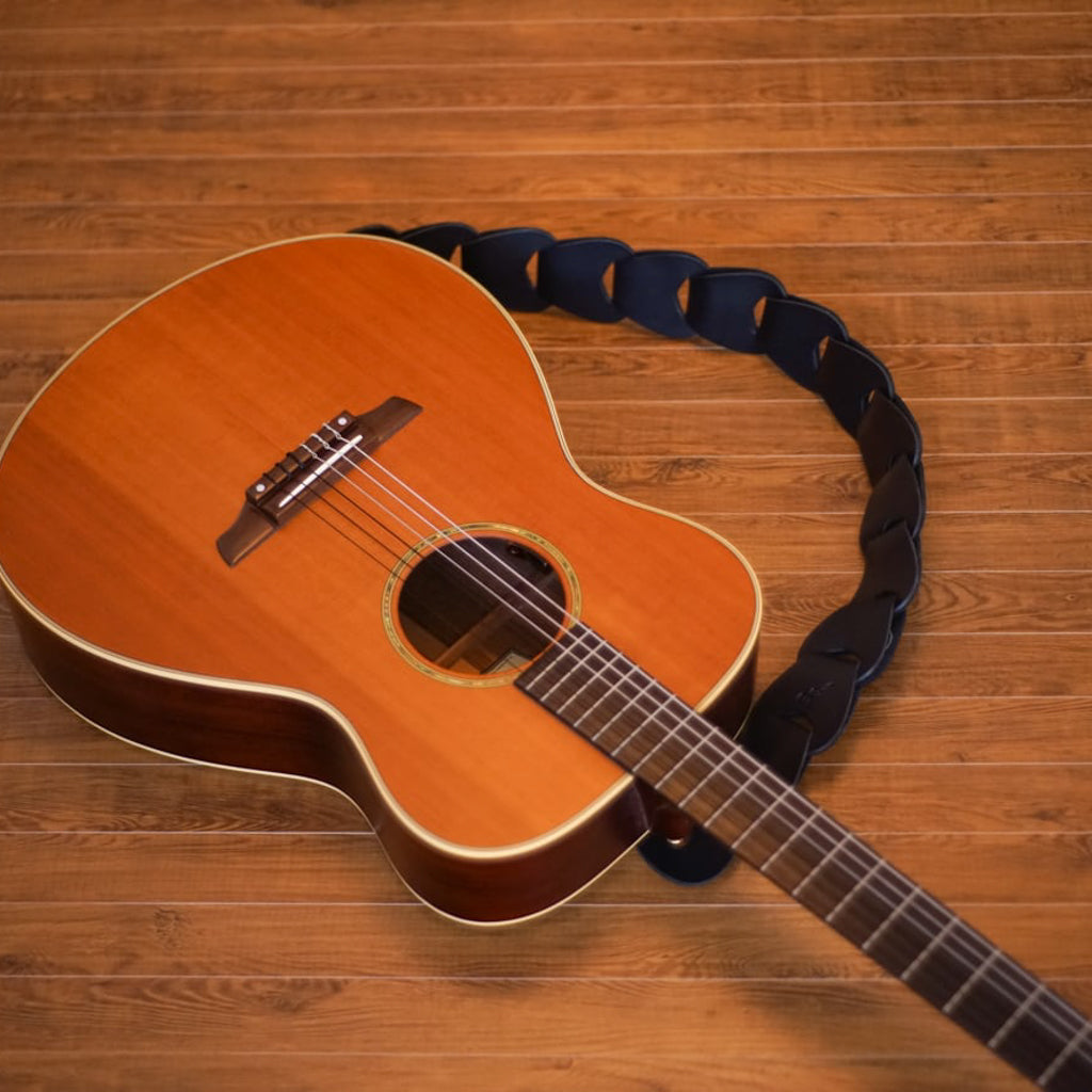 folklore フォークロア｜ウロコのようなギターストラップ – 708works