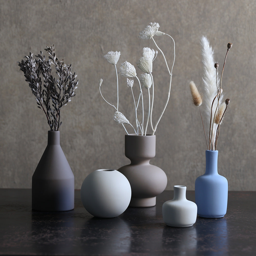 花が感じる 陶器の優しさと 美しさ。ラバー塗装された一輪挿し Selene