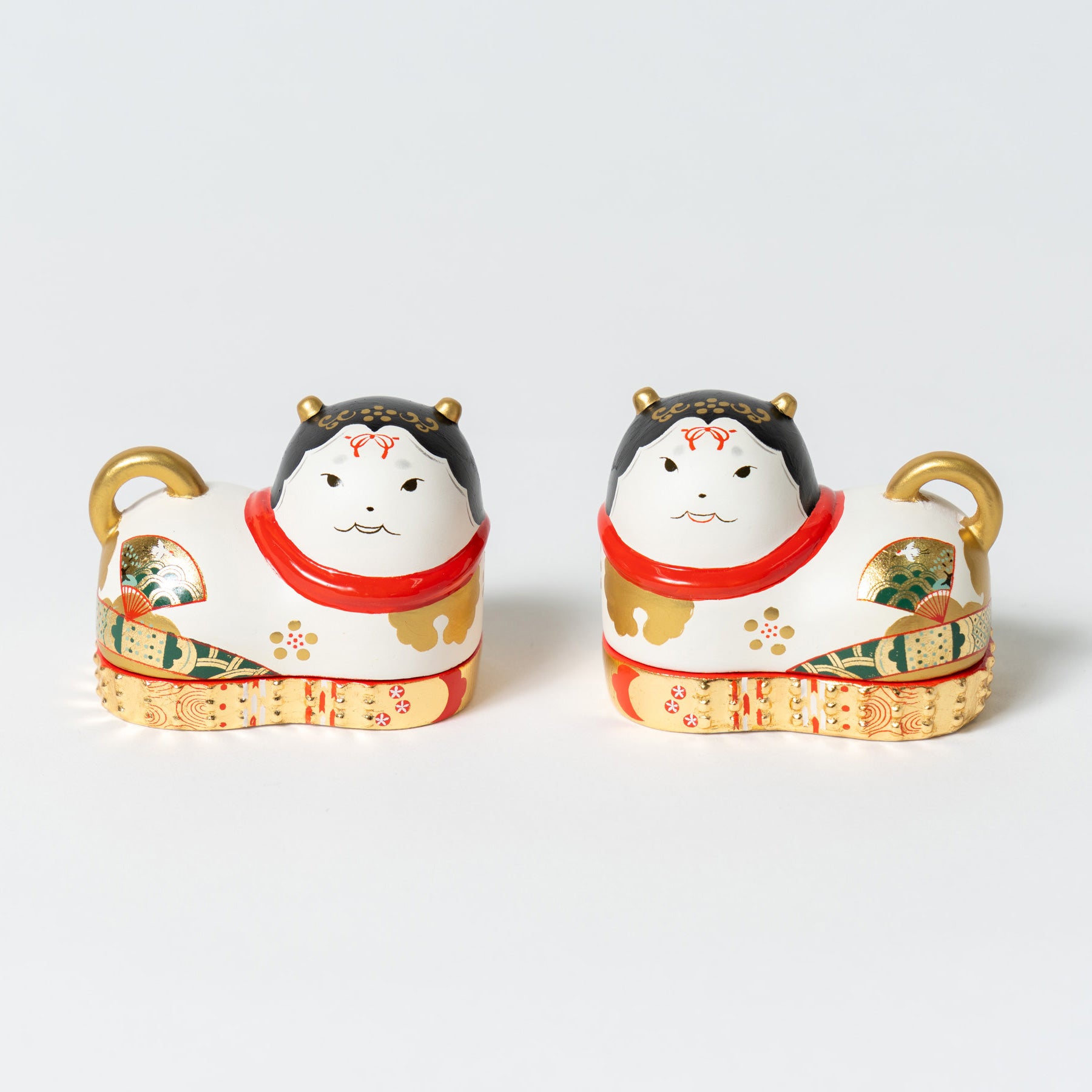 一刀彫お伽犬 お雛様の両脇のお供 安産 子供の成長のお守り 極小お伽犬