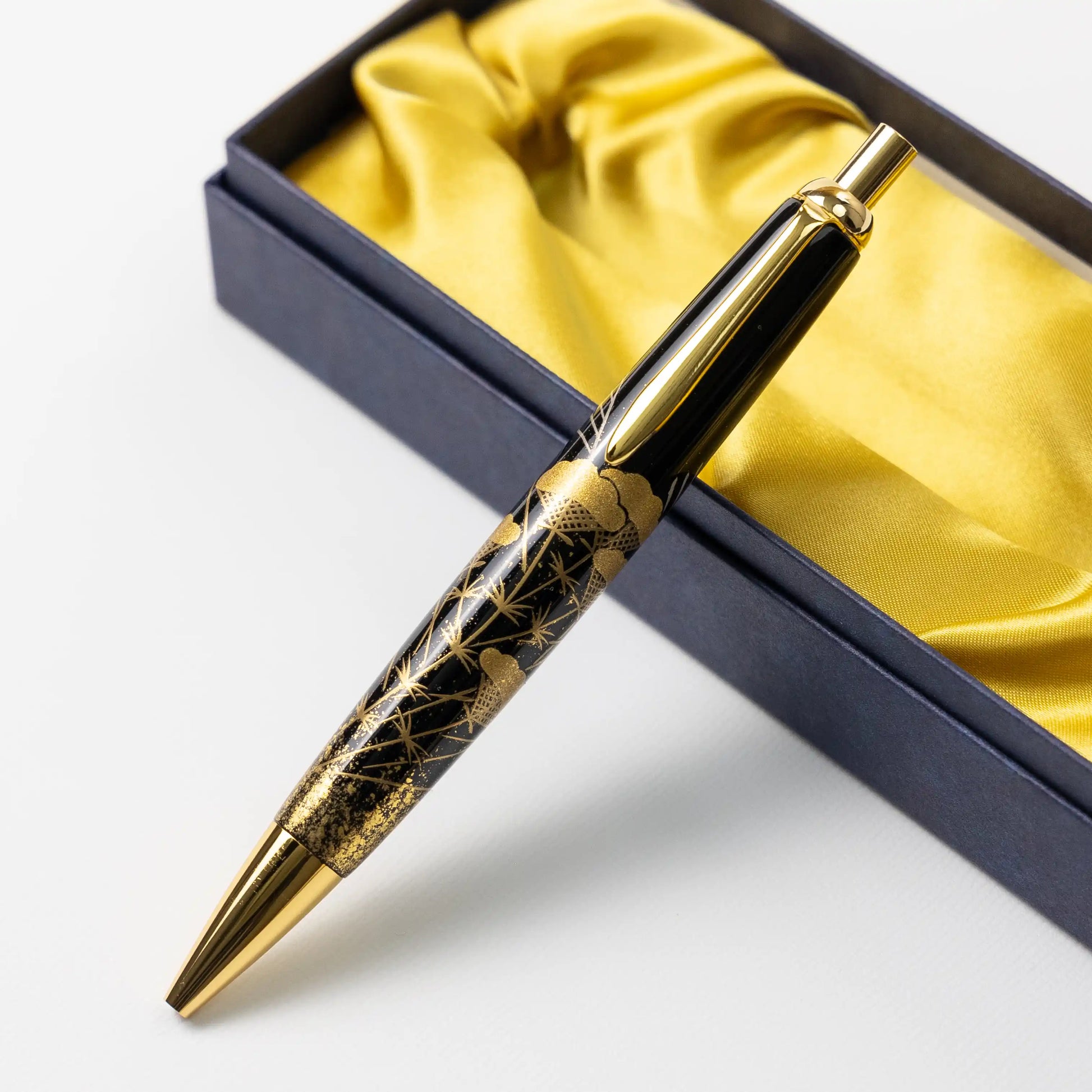 輪島塗 本うるし 珠流筆（ボールペン）秋草（黒） – 漆陶舗あらき