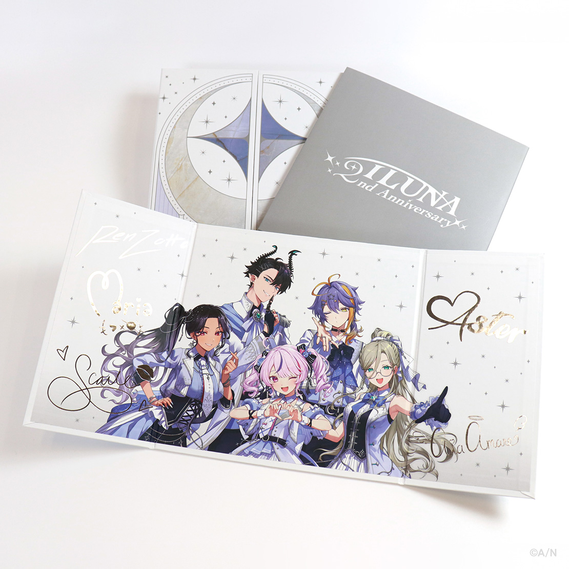 ILUNA 2nd Anniversary】サイン入りボード｜にじさんじオフィシャルストア