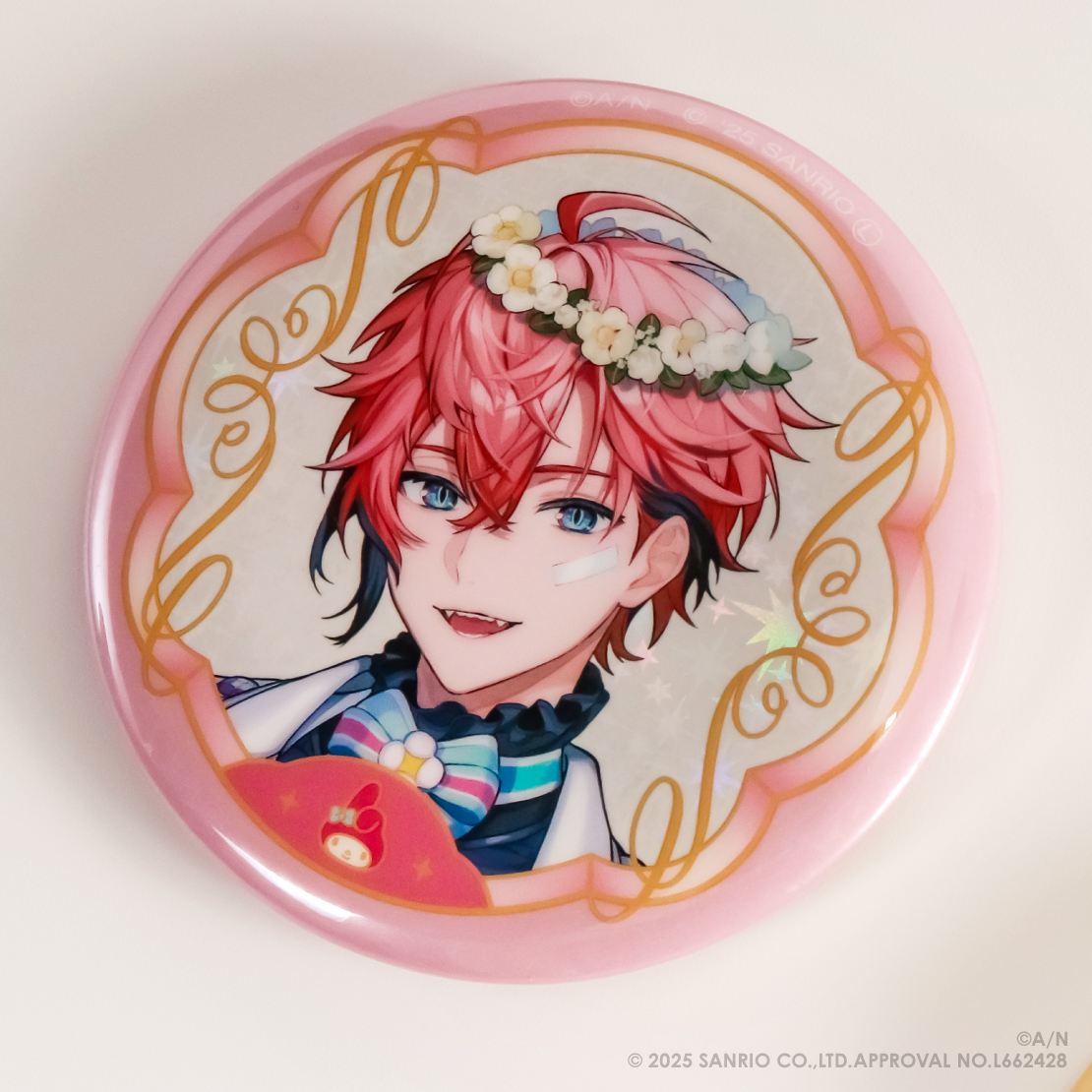 Oriens×サンリオキャラクターズ】ランダムキラキラ缶バッジ｜にじさん