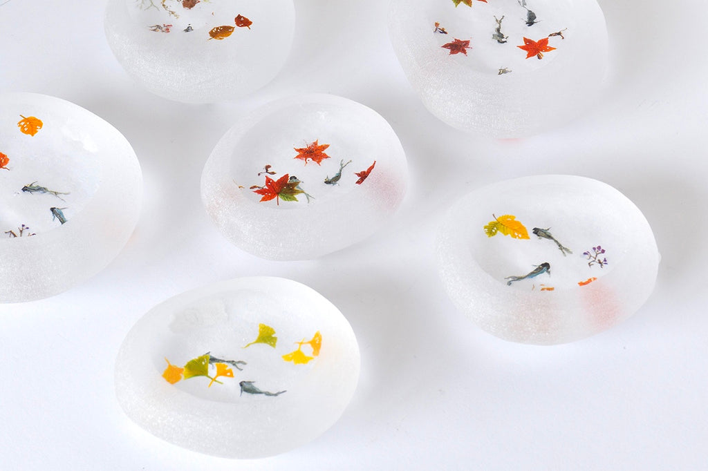 日の出ガラス工芸社・久保裕子「秋と冬の石文鎮」 – 雨晴/AMAHARE