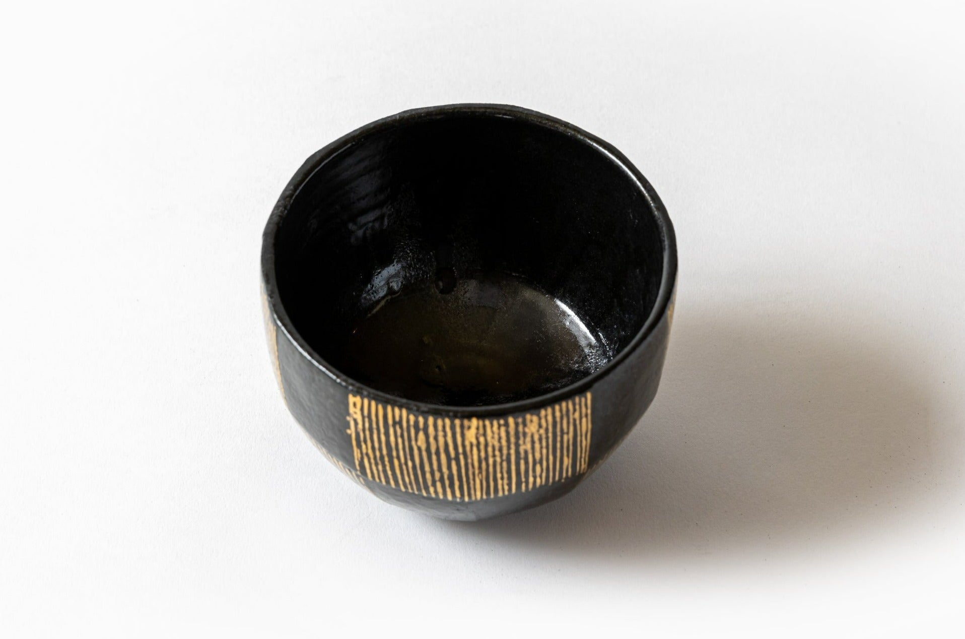 萩黒彩面取金彩茶碗 | artrip山口