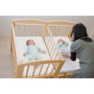 ジェミニ 大和屋(Yamatoya) 双子用ベビーベッド【レンタル｜小物置き