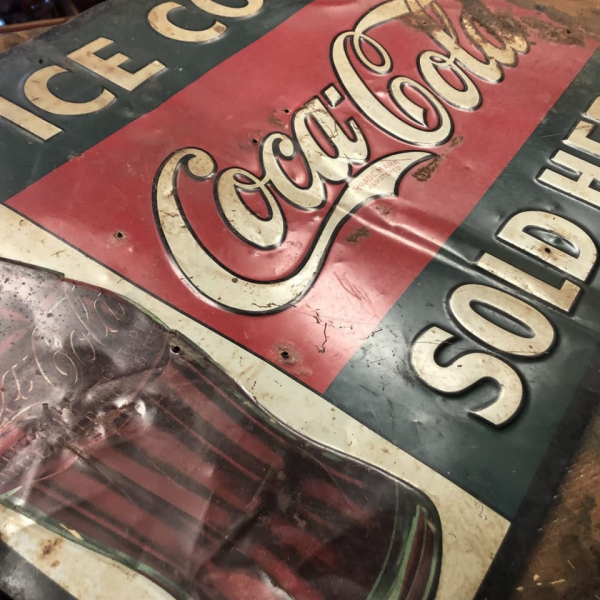 Coca-Cola（コカコーラ）ヴィンテージ・エンボスサイン「ICE COLD SOLD
