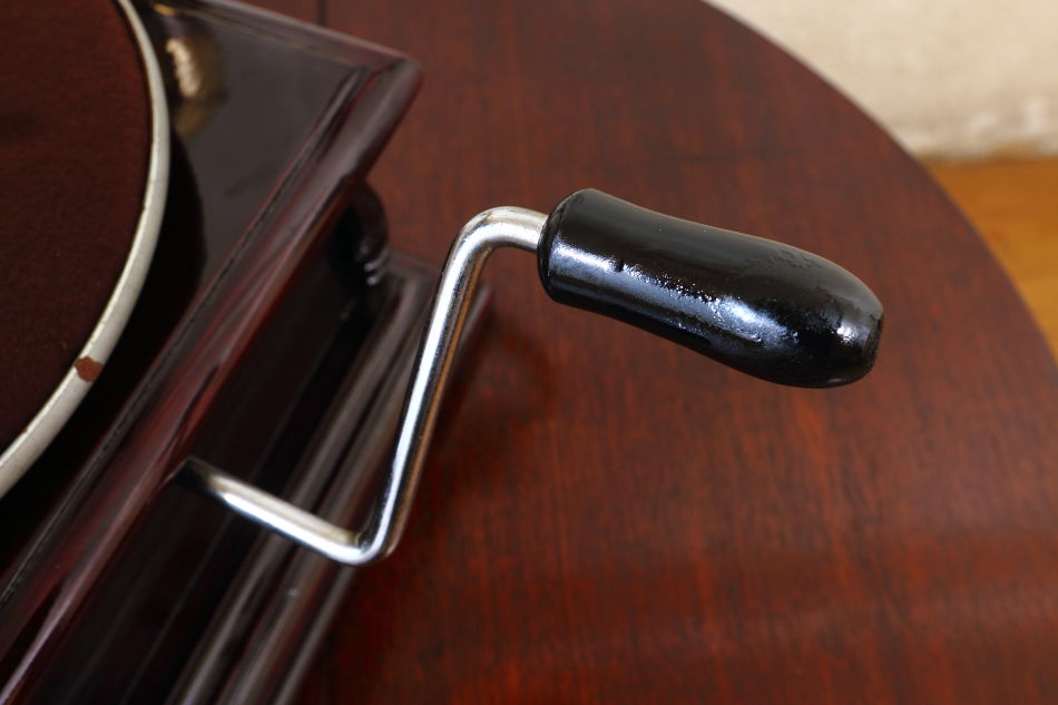 ヴィンテージHMV テーブルトップ グラモフォンwith ブラスホーン