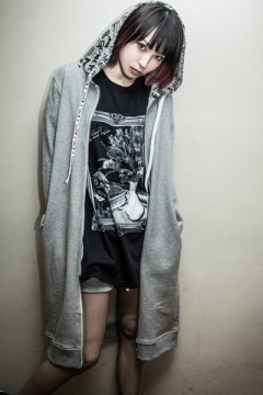 LiSA×GoneR、コラボ・スカジャン＆ZIPパーカーの一般販売が本日より