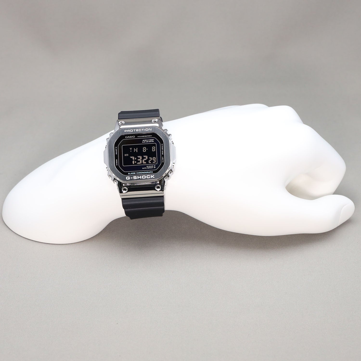 Gショック】5600シリーズ / メタルベゼル / GM-5600RW-1JF – GQ SHOP