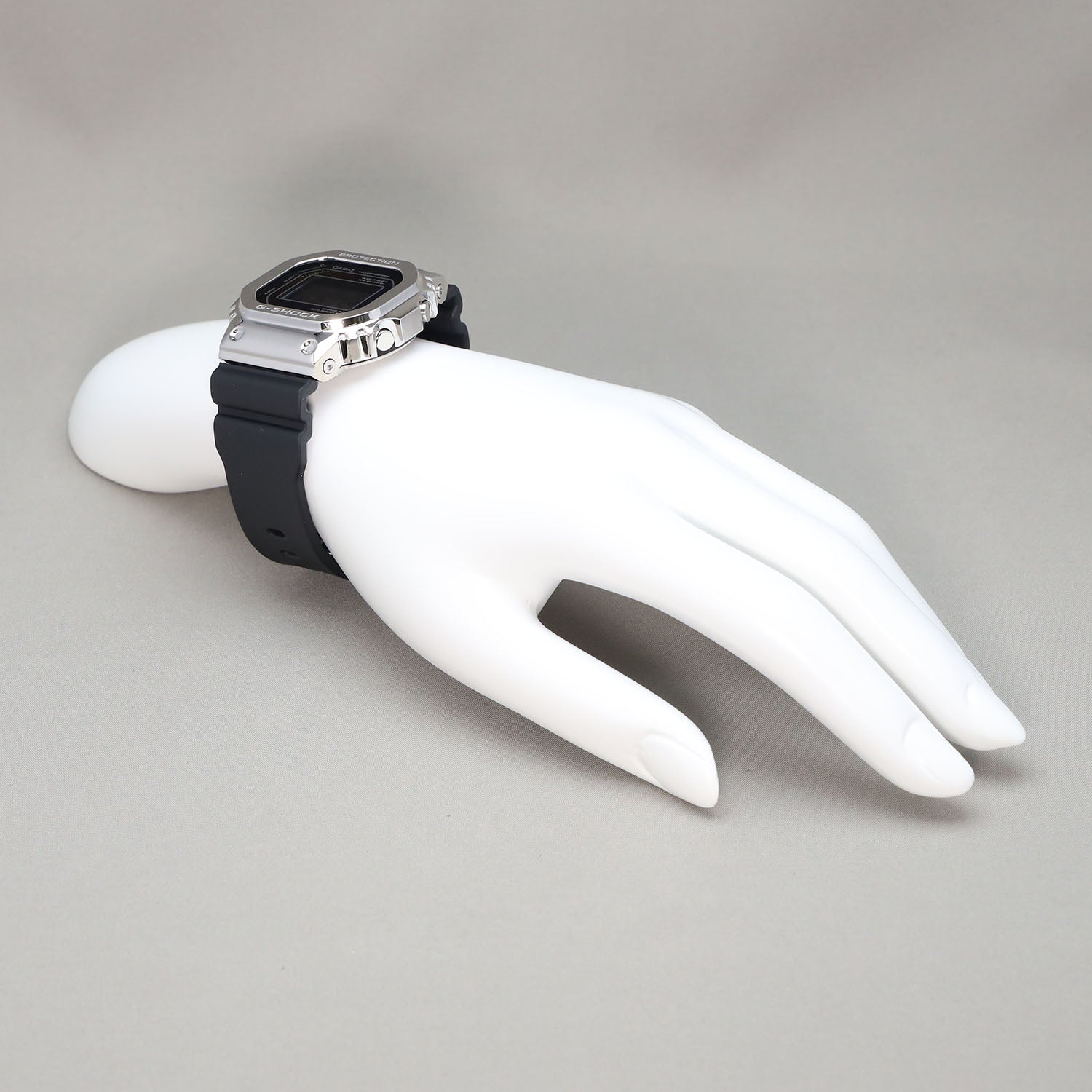 Gショック】5600シリーズ / メタルベゼル / GM-5600RW-1JF – GQ SHOP