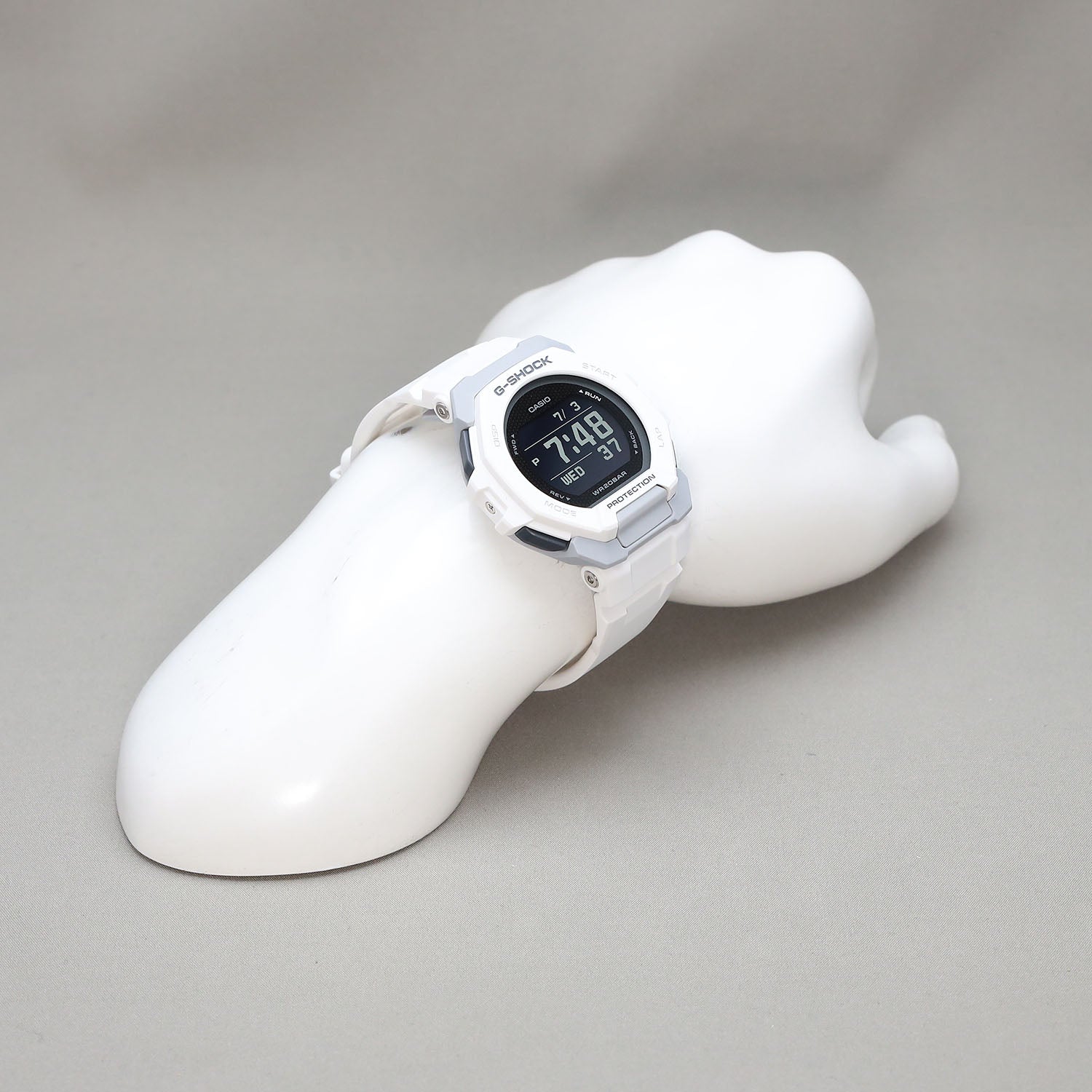 G-SHOCK GBD-300-7JF ホワイト G-SHOCK G-SQUAD GBD-300-7JF メンズ