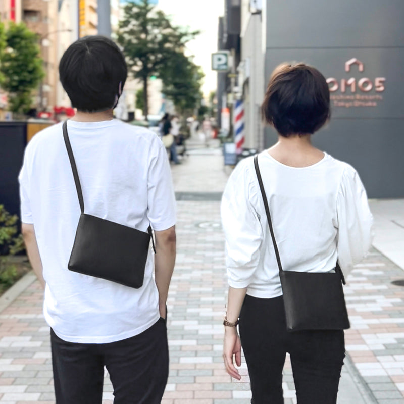 レザーサコッシュ ブラック – HushTug