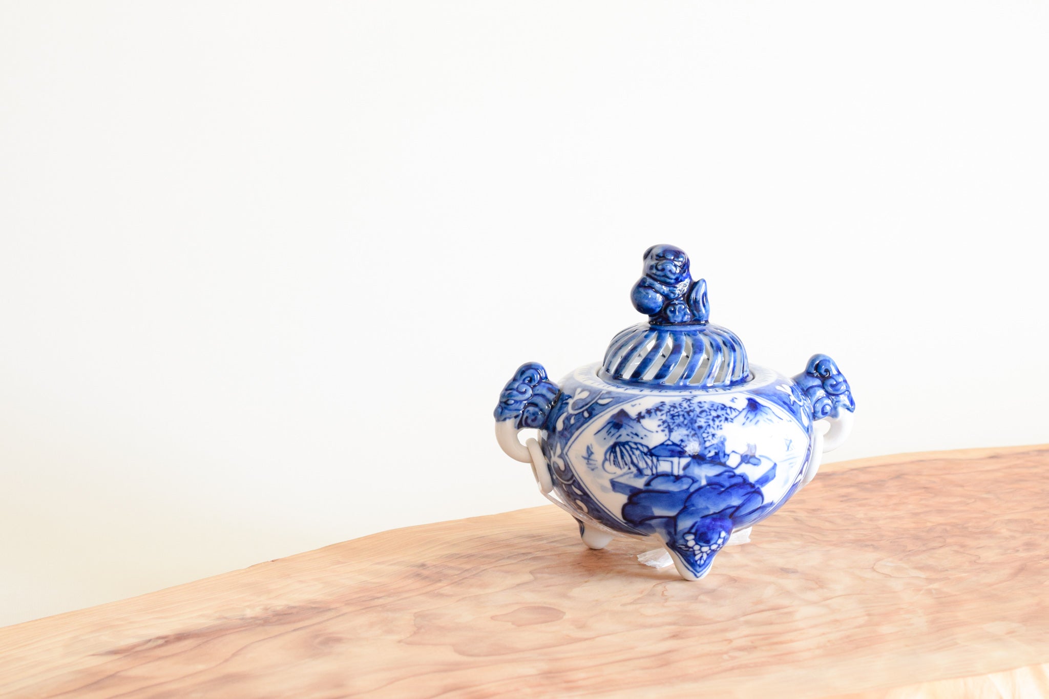 古美術 染付人物香炉 XG44-4 古美術 染付人物香炉 XG44-4