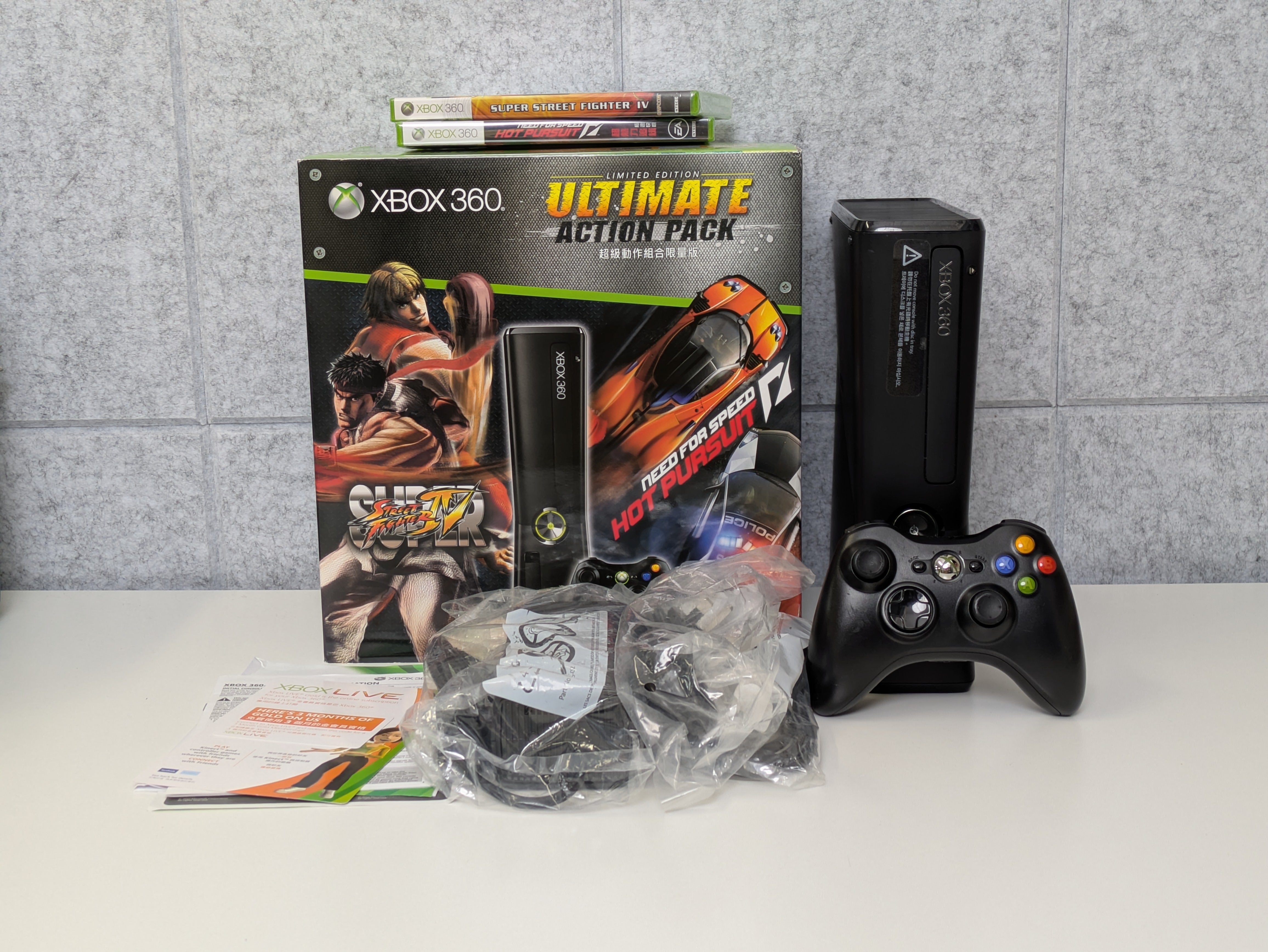 Microsoft Xbox 360 S (Hong Kong) - Ultimate Action Pack - 250GB
