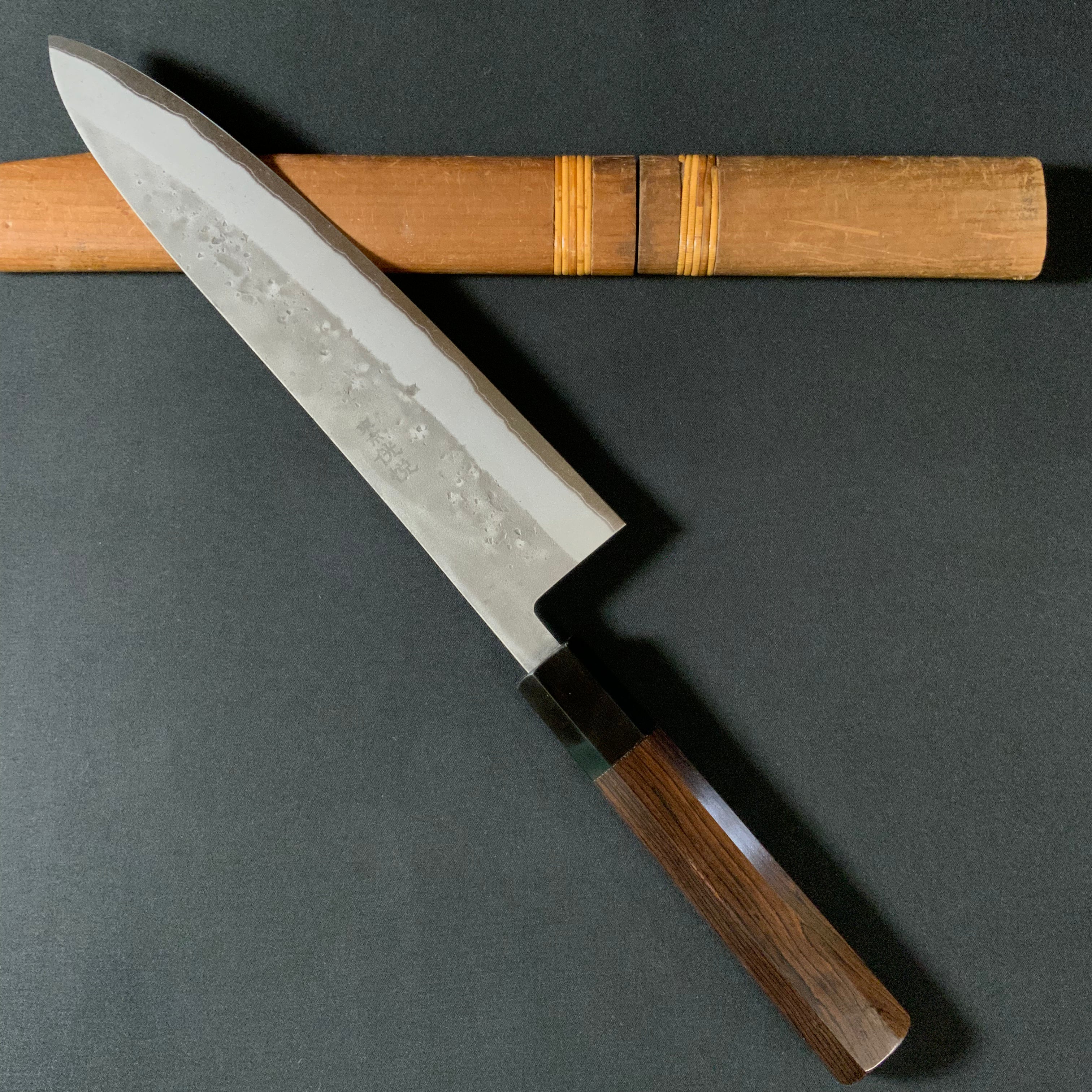 かじや次郎 鎚目 洋式 牛刀 240mm 鉄刀木柄 かじや次郎 鎚目 洋式 牛刀