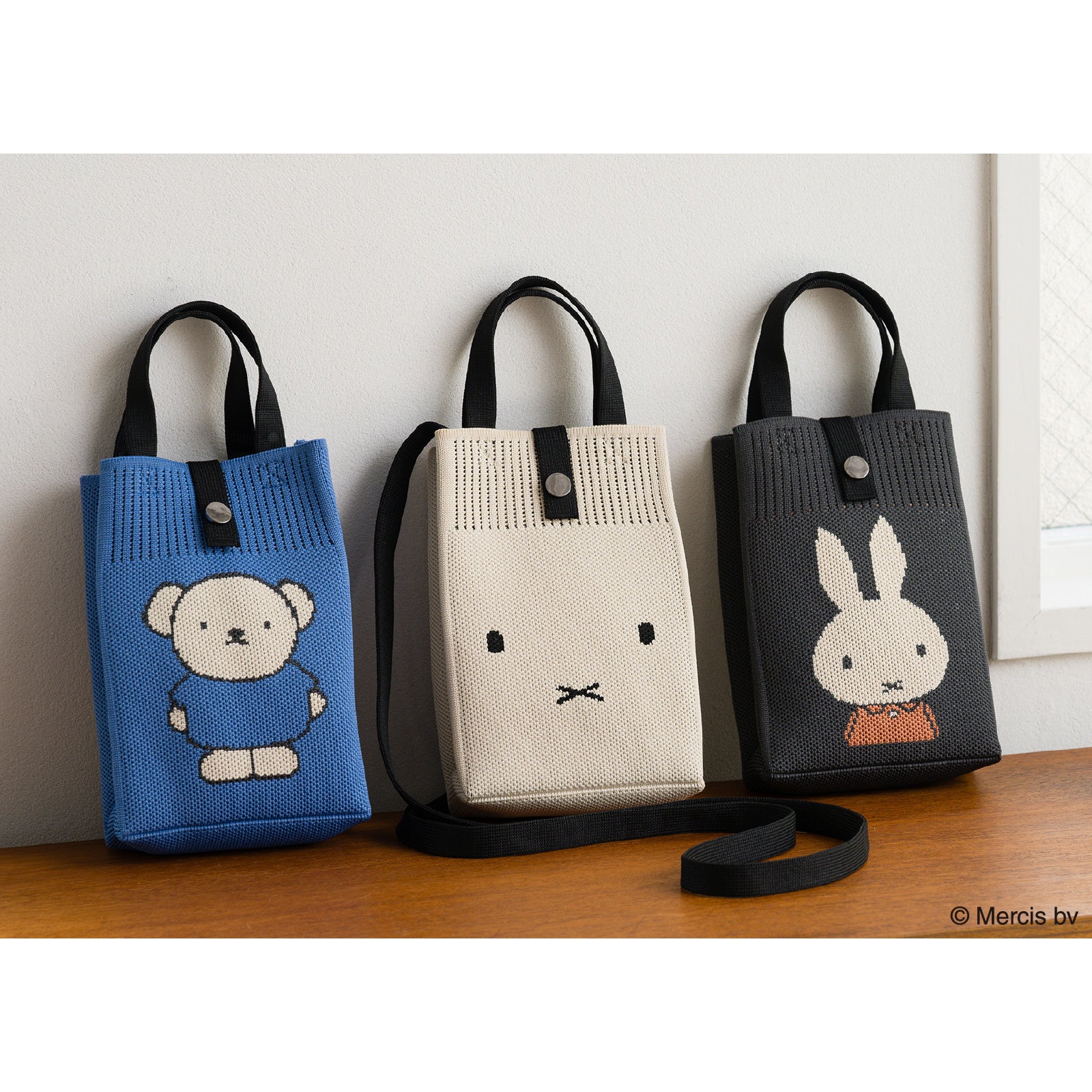 NEW】ニットショルダーバッグ ミッフィーフェイス アイボリー