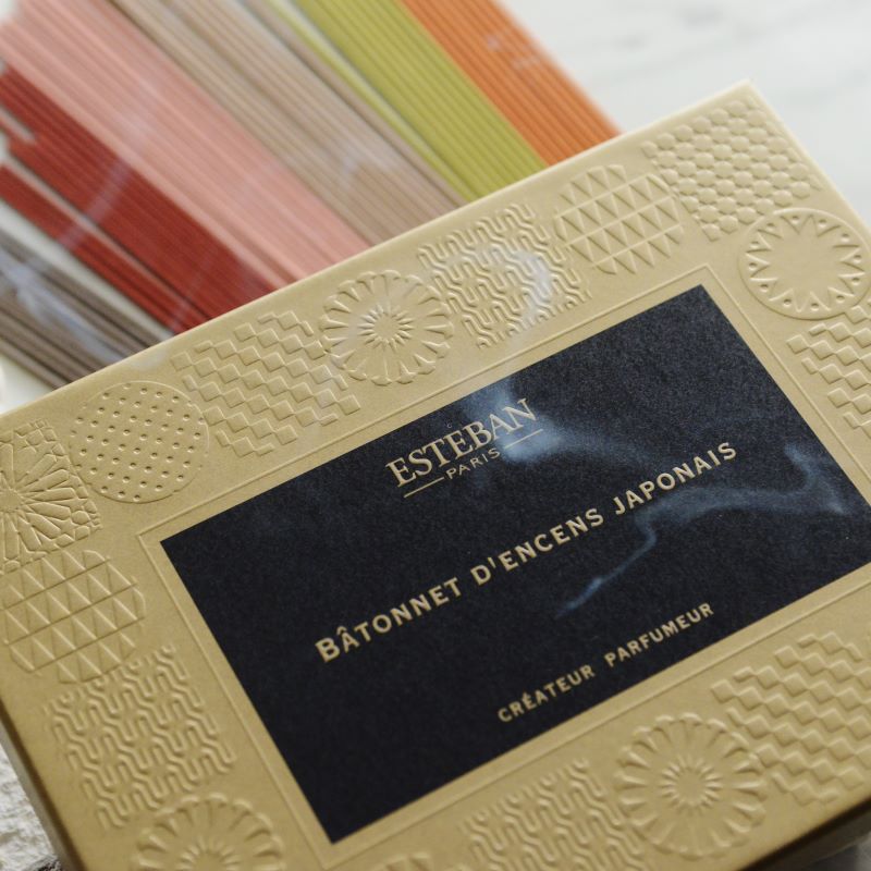 世界の情景とストーリーで構成された 6種類のお香と香皿ギフトセット