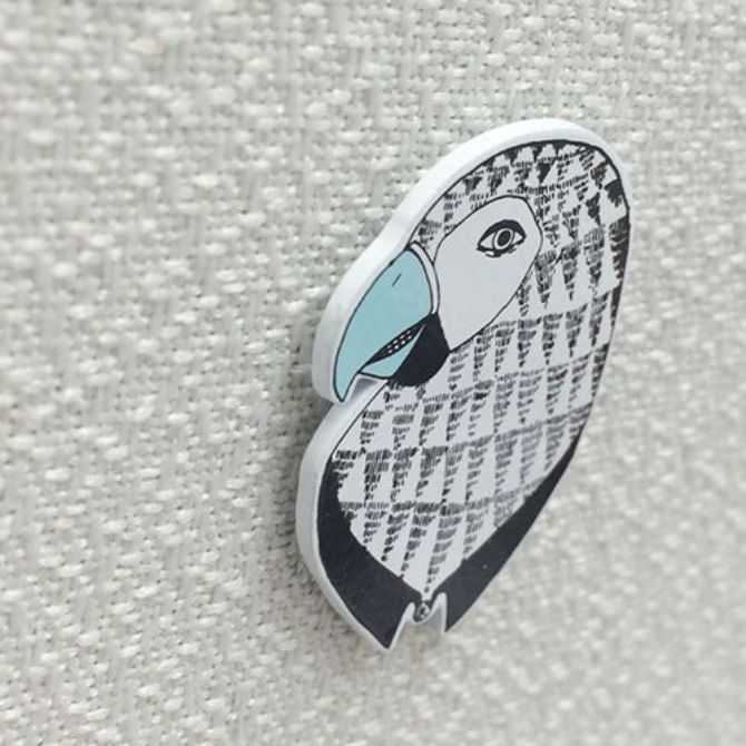 オウム ピンバッジ / WHITE – KENSHI YONEZU ONLINE STORE