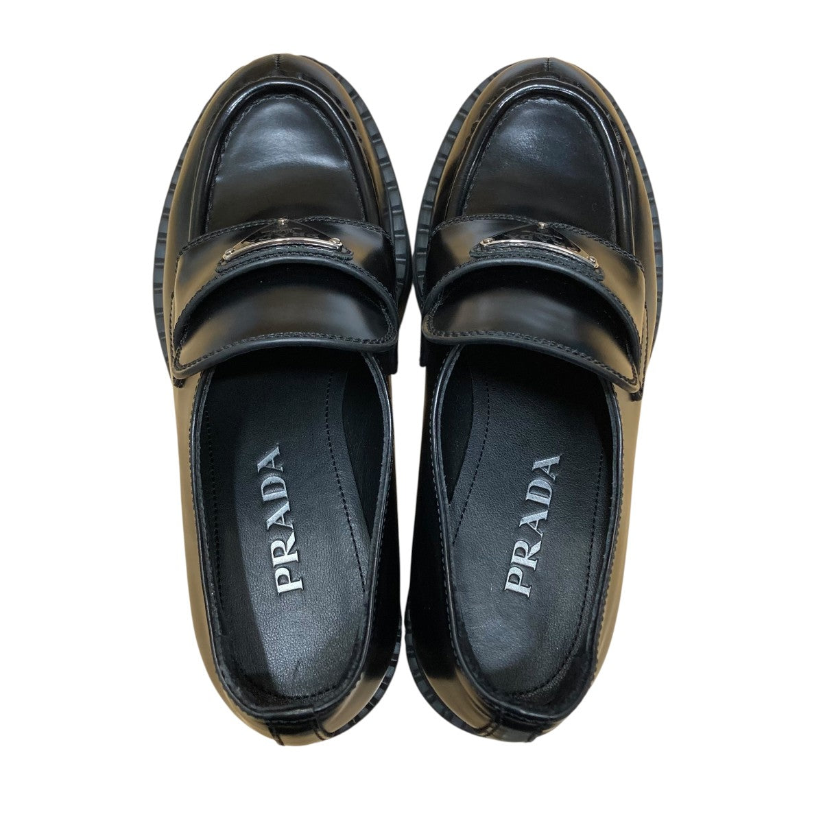 PRADA(プラダ) トライアングルプレートローファー 1D246M ブラック