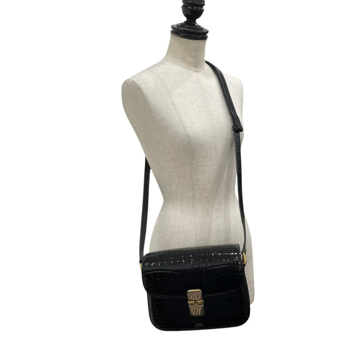 A．P．C．(アーペーセー) クロコダイル型押し ショルダーバッグ