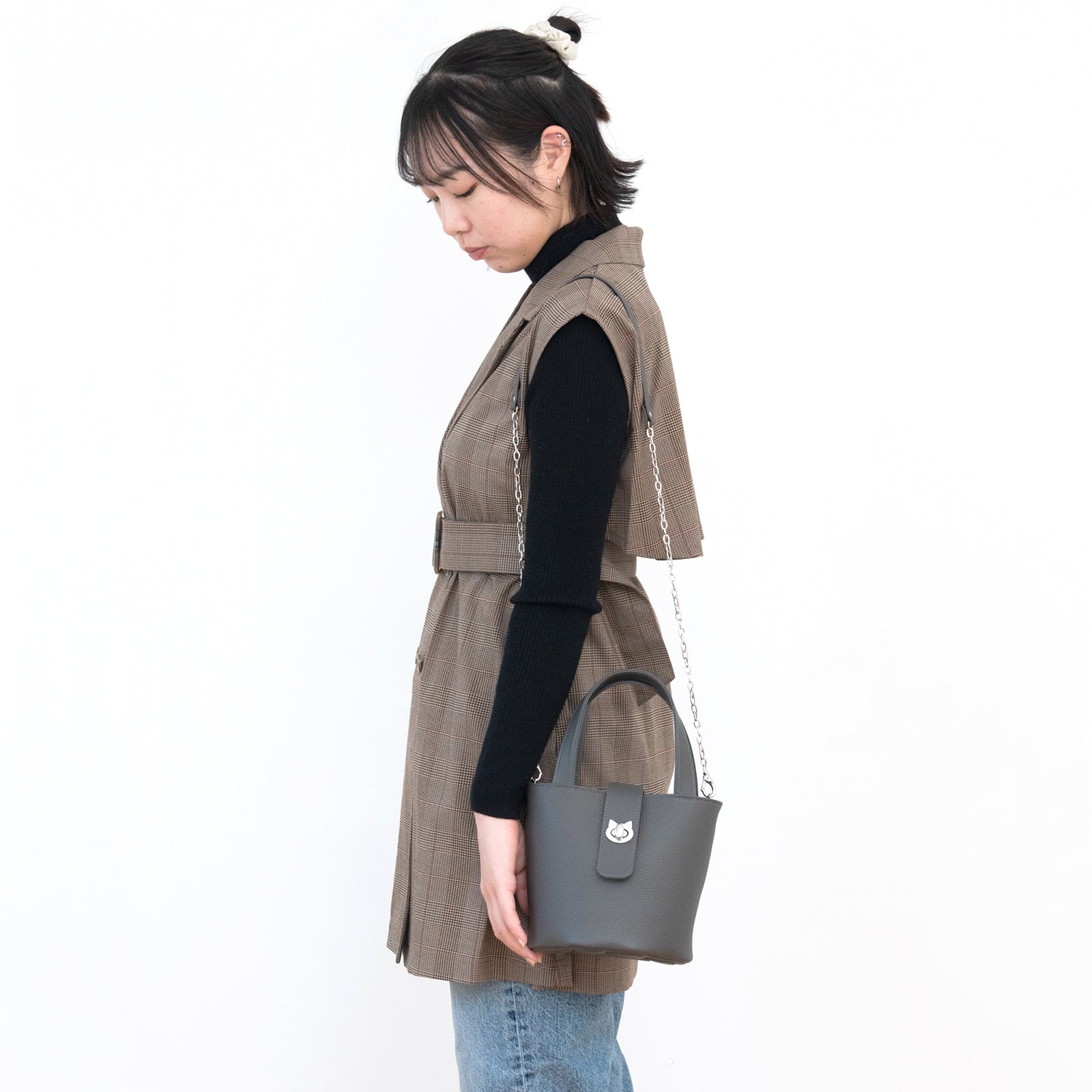 チェーンショルダー付きミニバッグ・PAW (パウ) / グラファイト